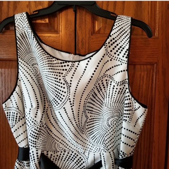 Dress Barn Black & White sleeveless dress - Picture 2 of 5